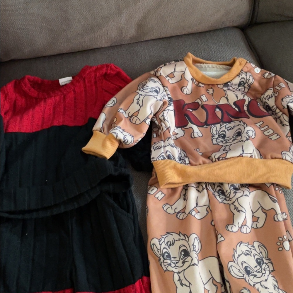 SHEIN Red and Black Sweater with Lion Print Set
